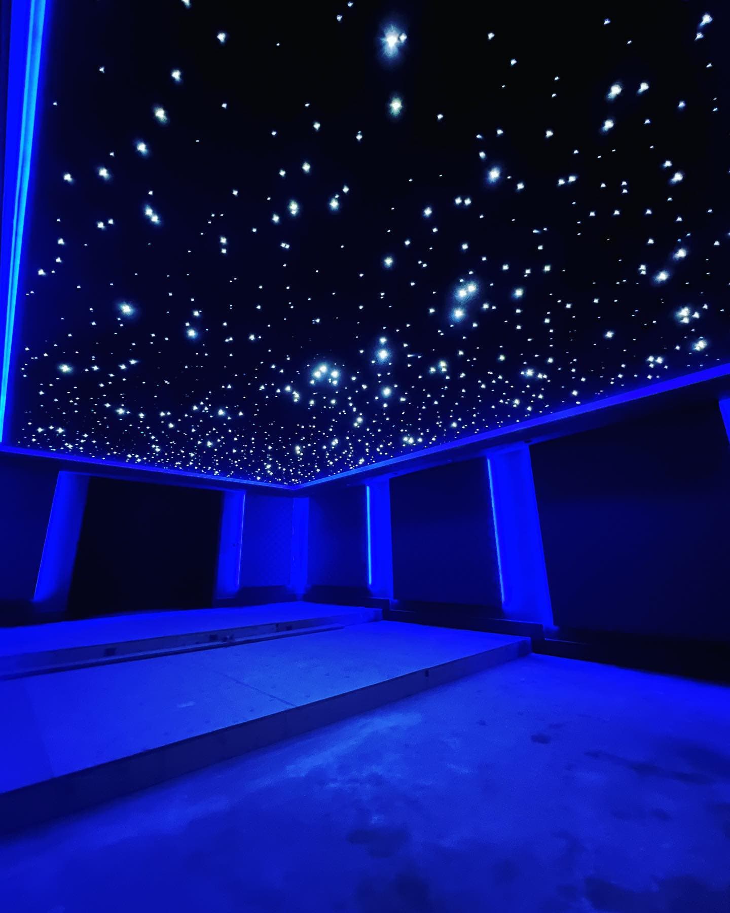 Techo tensado de cielo estrellado con fibra óptica
