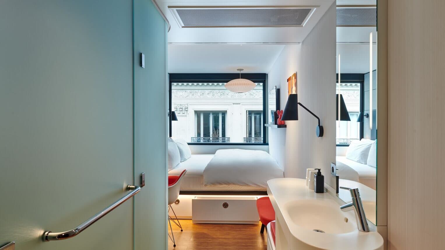 CitizenM Hotel — Baño